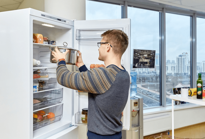 Почему нельзя ставить горячее в холодильник