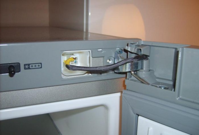 Перенавеска, регулировка двери холодильника