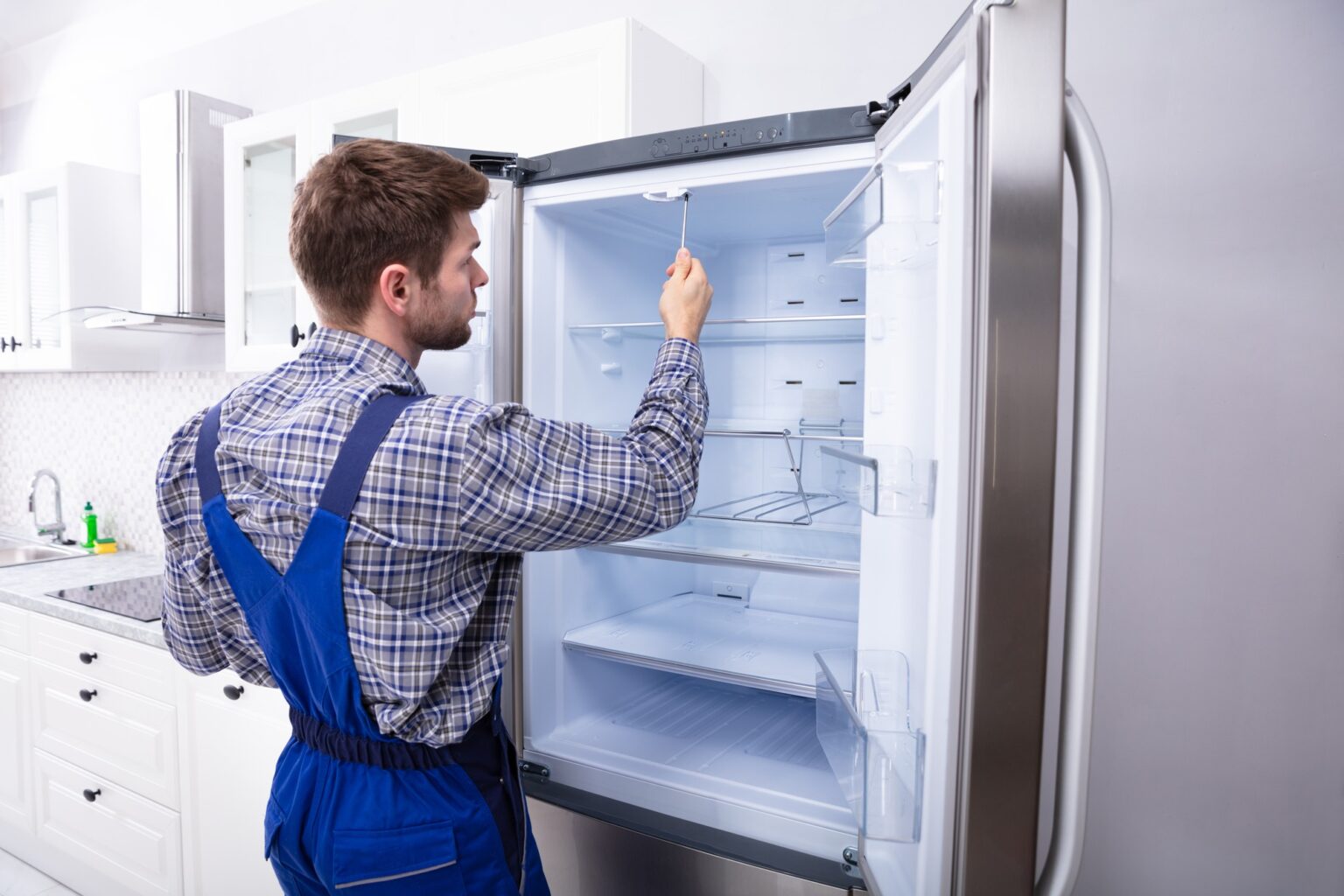 Хотите знать как самостоятельно поменять резинку на холодильнике